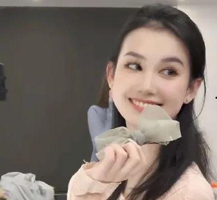 网红王璐吃瓜是真的吗,真相还是炒作？  第3张